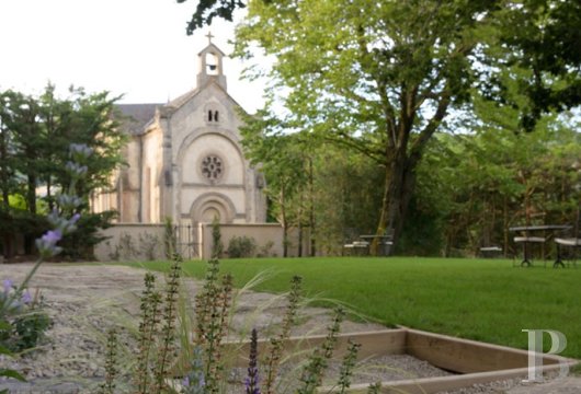Dans l’Aveyron, aux portes de Millau, un ancien convent du 19e siècle en son jardin  - photo  n°3